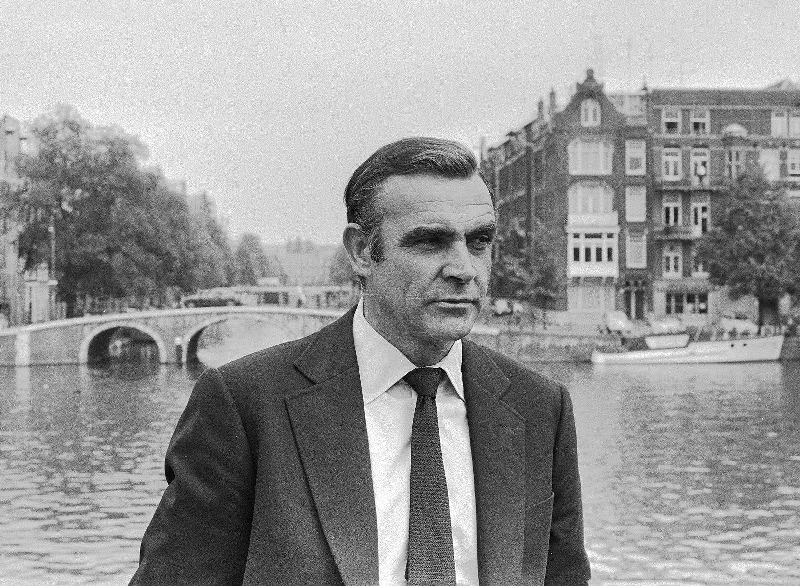 Bond, James Bond, Video, Grant, Ron Chernow, 